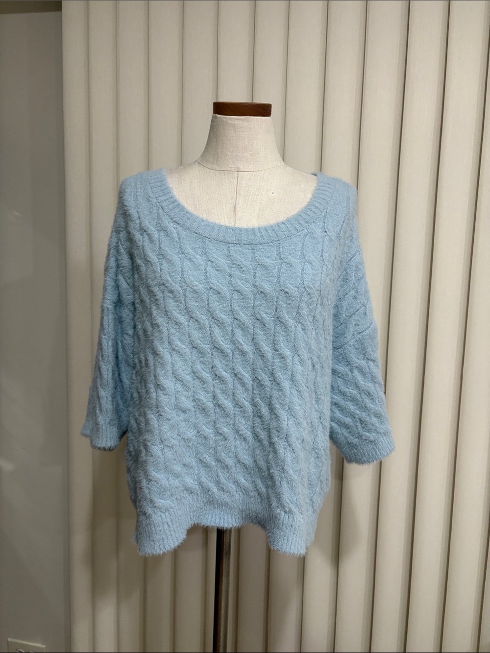 Cyrus baby Blue Cable Knit Scoop Neck oversized cozy soft sweater cropped L